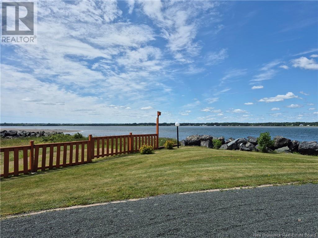 25 Bayshore Drive, Bathurst, New Brunswick  E2A 6A5 - Photo 2 - NB121563