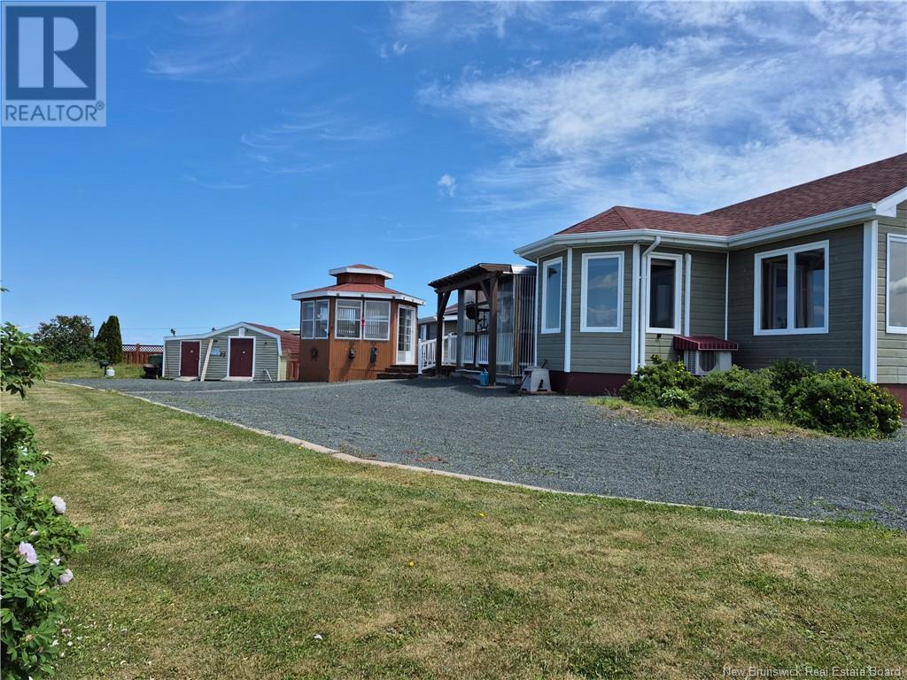 25 Bayshore Drive, Bathurst, New Brunswick  E2A 6A5 - Photo 3 - NB121563