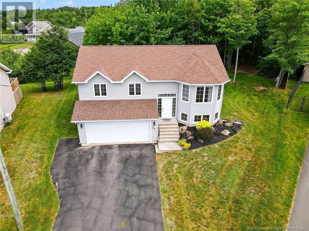 35 Herman, Dieppe, New Brunswick  E4K 3Y5 - Photo 2 - NB121760