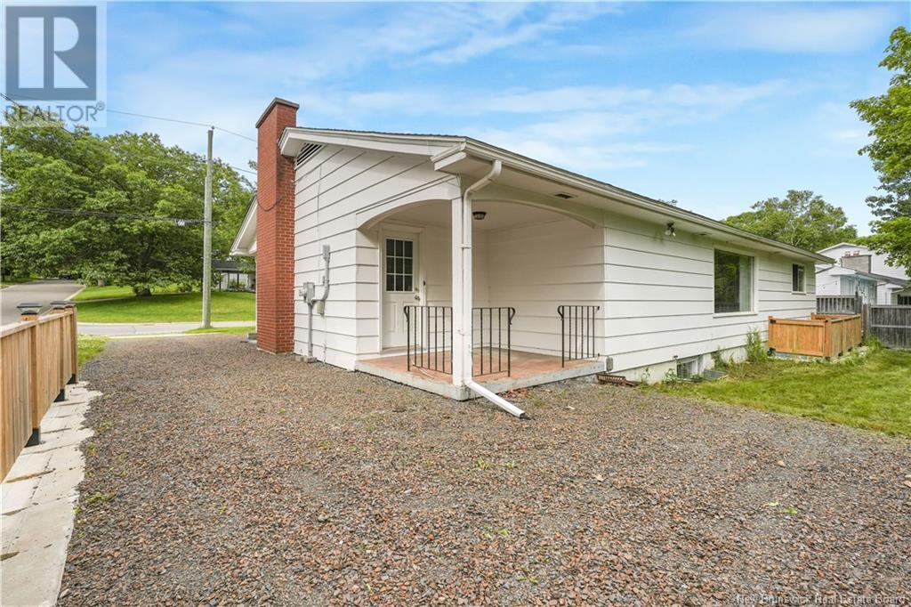 307 Kings College Road, Fredericton, New Brunswick  E3B 2E6 - Photo 2 - NB121733