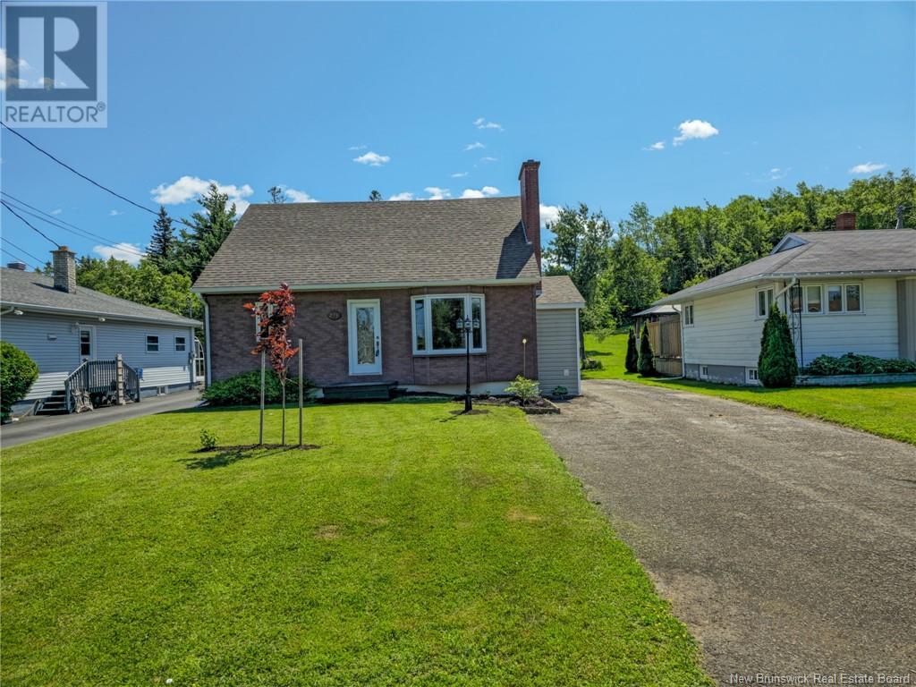 286 King, Dalhousie, New Brunswick  E8C 1Y7 - Photo 2 - NB121817