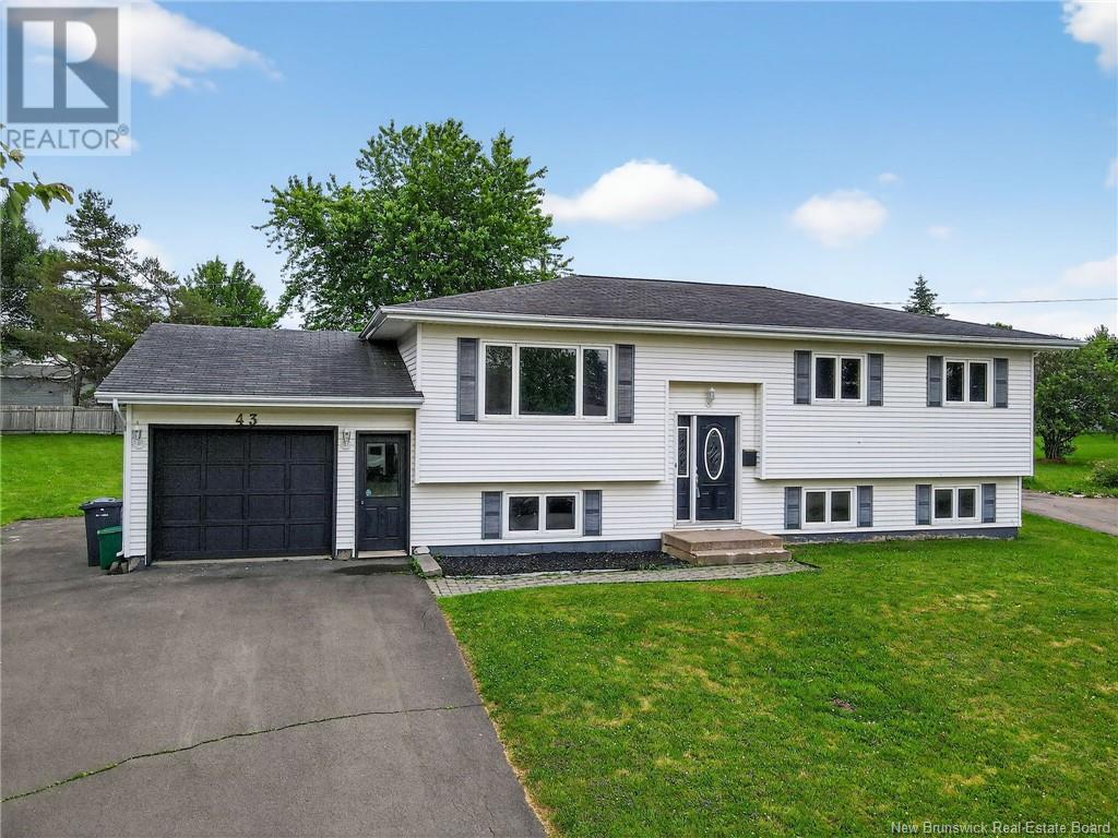 43 Mathieu Crescent, Moncton, New Brunswick  E1A 6C1 - Photo 2 - NB122030