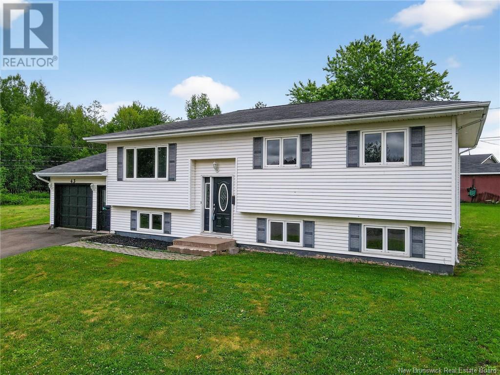 43 Mathieu Crescent, Moncton, New Brunswick  E1A 6C1 - Photo 3 - NB122030