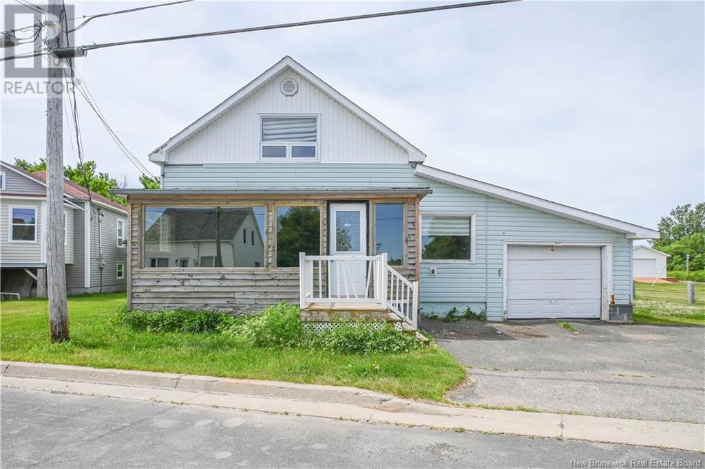 311 Jd Gauthier Boulevard, Shippagan, New Brunswick  E8S 1N7 - Photo 2 - NB122028