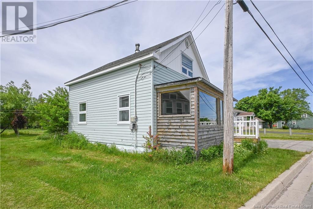311 Jd Gauthier Boulevard, Shippagan, New Brunswick  E8S 1N7 - Photo 3 - NB122028