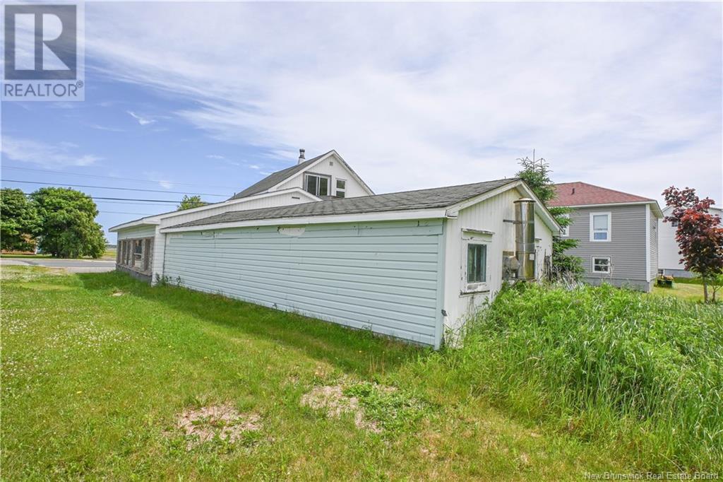 311 Jd Gauthier Boulevard, Shippagan, New Brunswick  E8S 1N7 - Photo 7 - NB122028