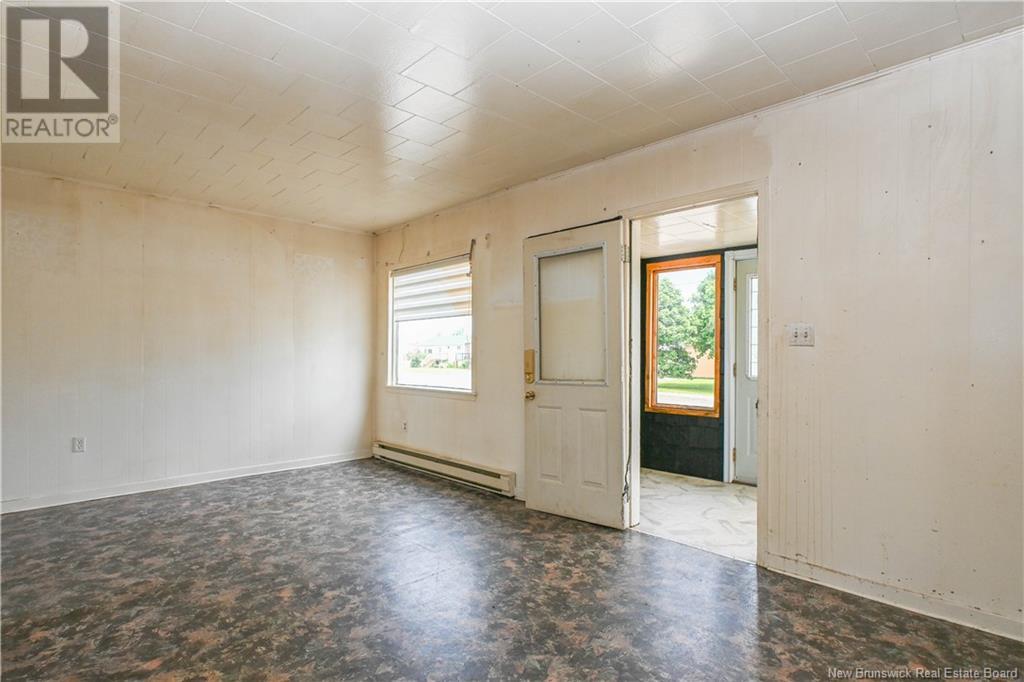 311 Jd Gauthier Boulevard, Shippagan, New Brunswick  E8S 1N7 - Photo 9 - NB122028