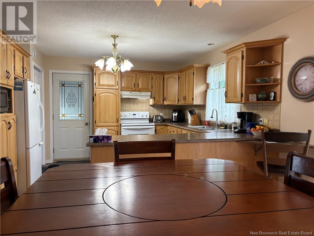 390 Principale, Pointe-Verte, New Brunswick  E8J 2X6 - Photo 4 - NB121926