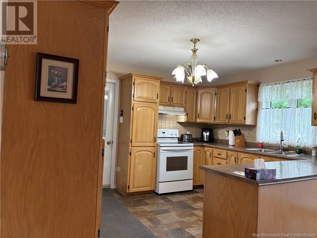 390 Principale, Pointe-Verte, New Brunswick  E8J 2X6 - Photo 5 - NB121926