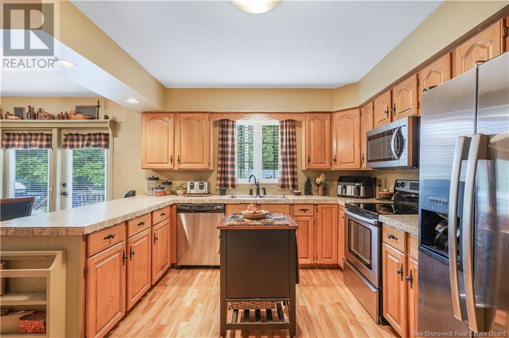 53 Brentwood Drive, Fredericton, New Brunswick  E3B 7A5 - Photo 6 - NB122164