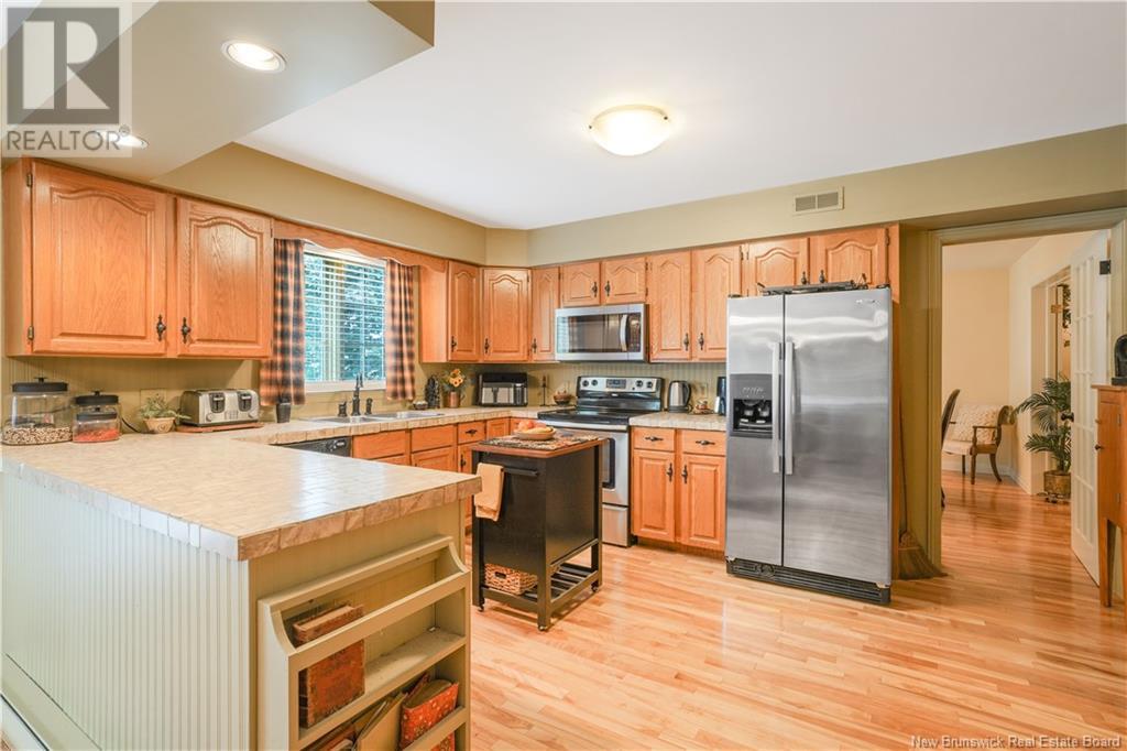 53 Brentwood Drive, Fredericton, New Brunswick  E3B 7A5 - Photo 7 - NB122164
