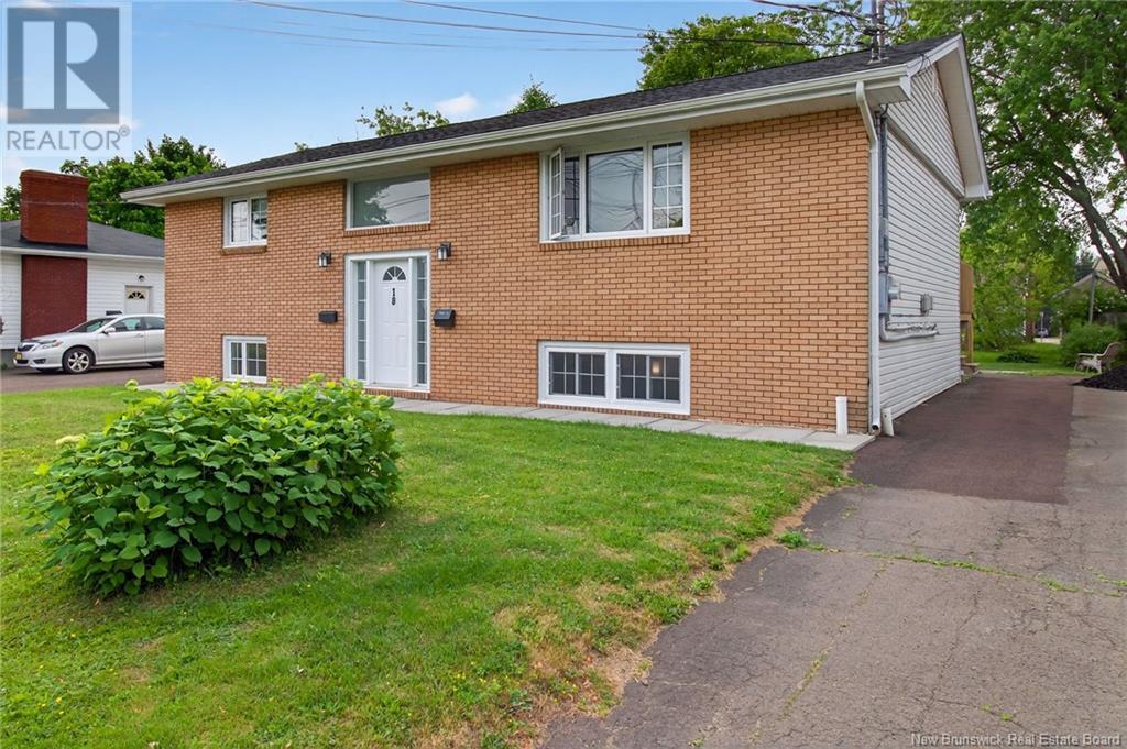 18 Tweedsmuir Drive, Moncton, New Brunswick  E1E 1R8 - Photo 2 - NB122120
