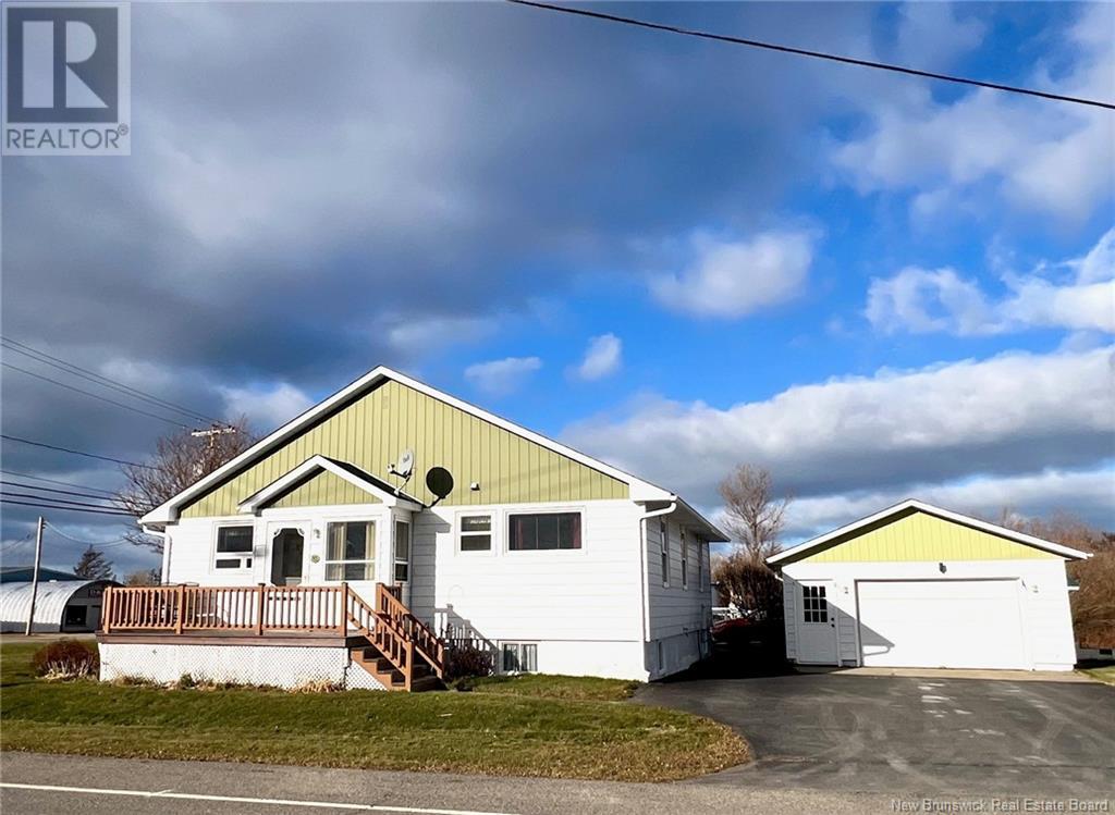 81 Rue De L'École, Lamèque, New Brunswick  E8T 1B7 - Photo 3 - NB122217
