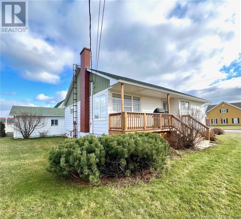 81 Rue De L'École, Lamèque, New Brunswick  E8T 1B7 - Photo 4 - NB122217