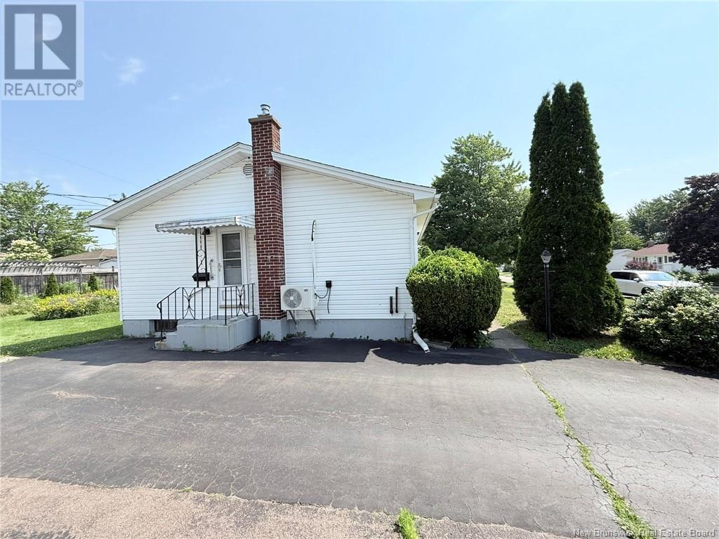 73 Weyburn Road, Moncton, New Brunswick  E1A 5M5 - Photo 2 - NB122240