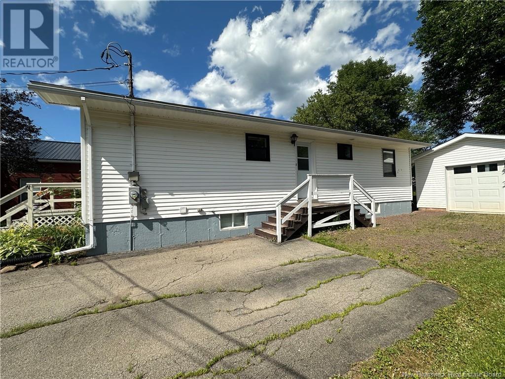 46 Peter Street, Sussex, New Brunswick  E4E 2J6 - Photo 4 - NB121136