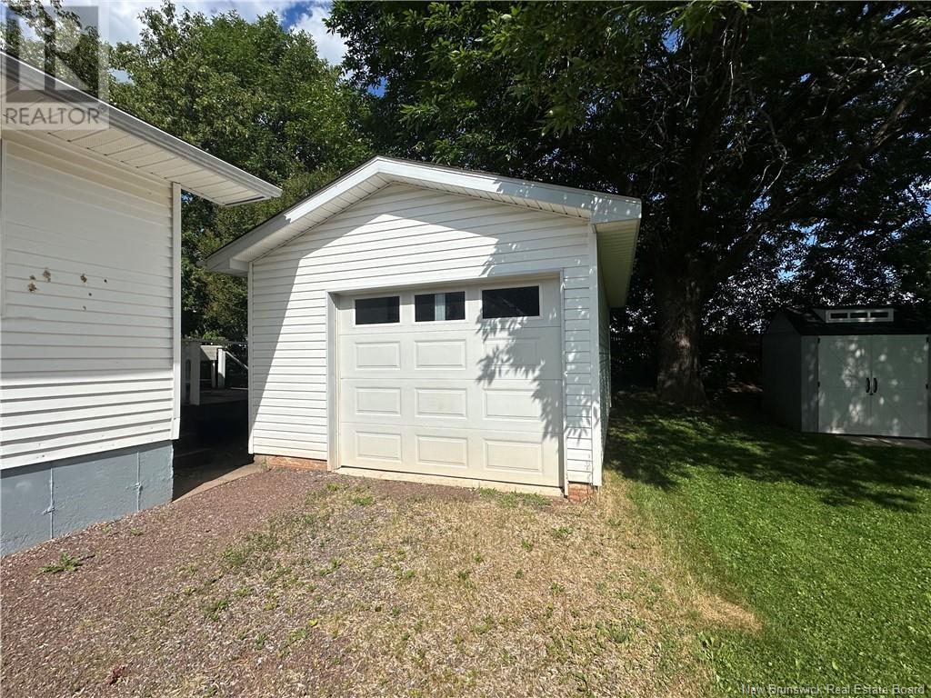 46 Peter Street, Sussex, New Brunswick  E4E 2J6 - Photo 5 - NB121136