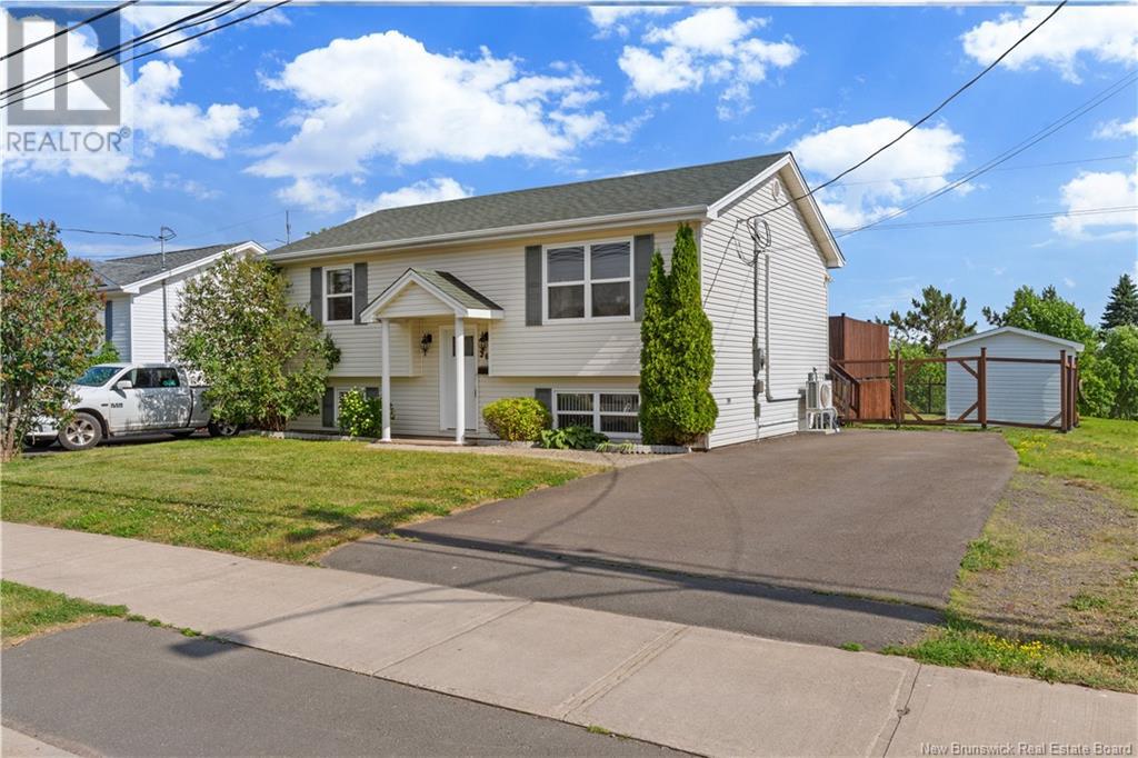 268 Highlandview, Moncton, New Brunswick  E1A 2L3 - Photo 2 - NB121942