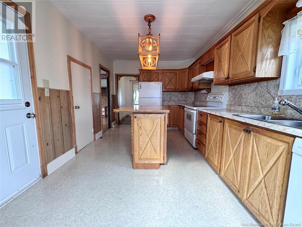 383 St-Francois Street, Edmundston, New Brunswick  E3V 1G5 - Photo 2 - NB122406
