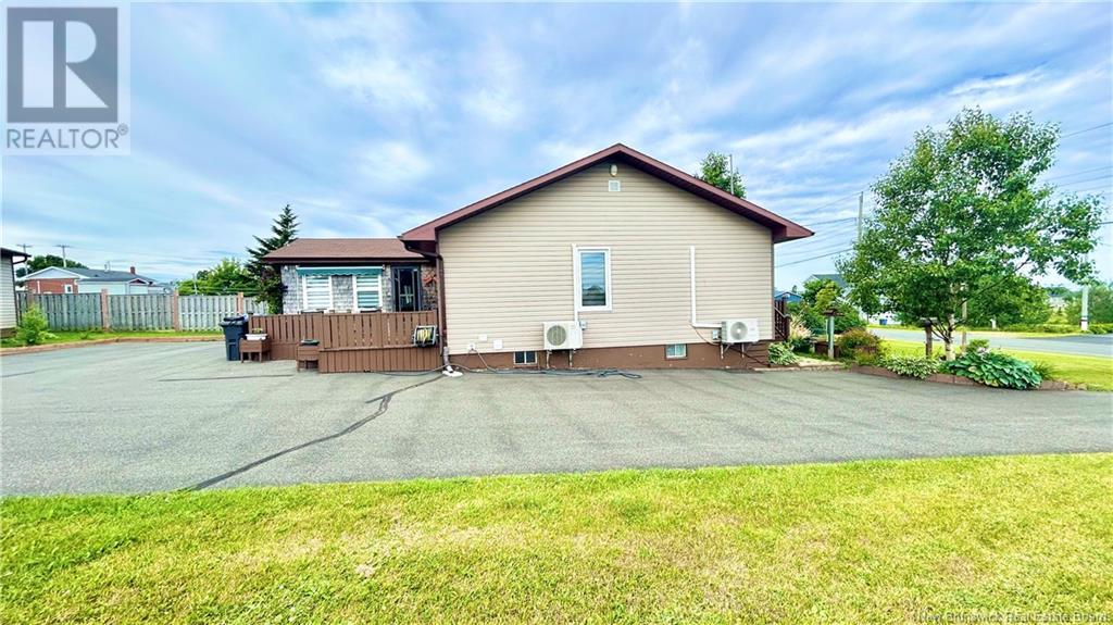 340 De L'ile Street, Caraquet, New Brunswick  E1W 1B5 - Photo 24 - NB122401