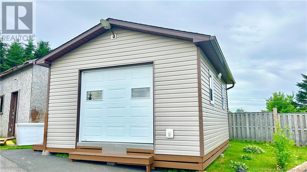 340 De L'ile Street, Caraquet, New Brunswick  E1W 1B5 - Photo 29 - NB122401
