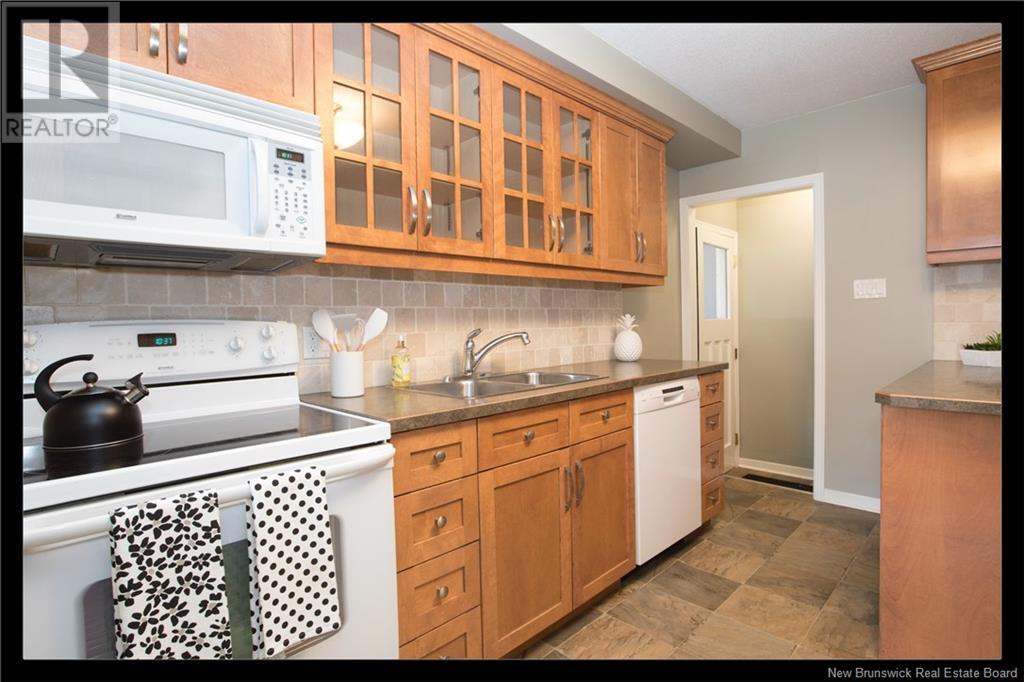 306 Willingdon Street, Fredericton, New Brunswick  E3B 3A5 - Photo 10 - NB122072