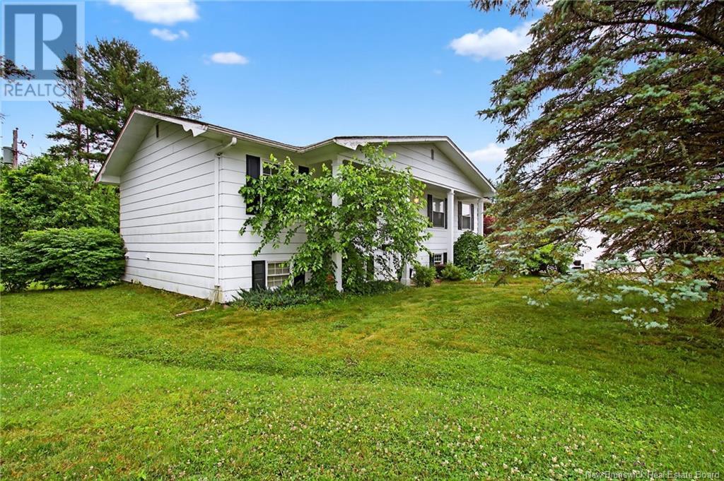 28 Guimond Court, Dieppe, New Brunswick  E1A 5A3 - Photo 2 - NB122316