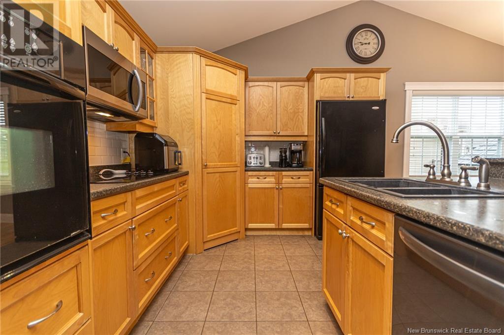 175 Peters Drive, Fredericton, New Brunswick  E3A 0G7 - Photo 9 - NB122358