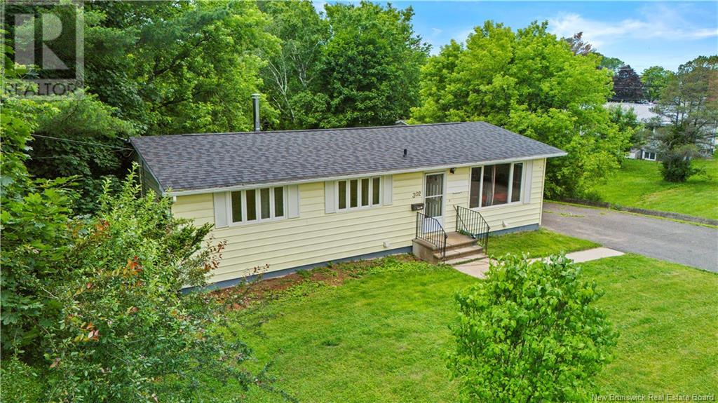 302 Highland Avenue, Fredericton, New Brunswick  E3A 2S7 - Photo 3 - NB122235