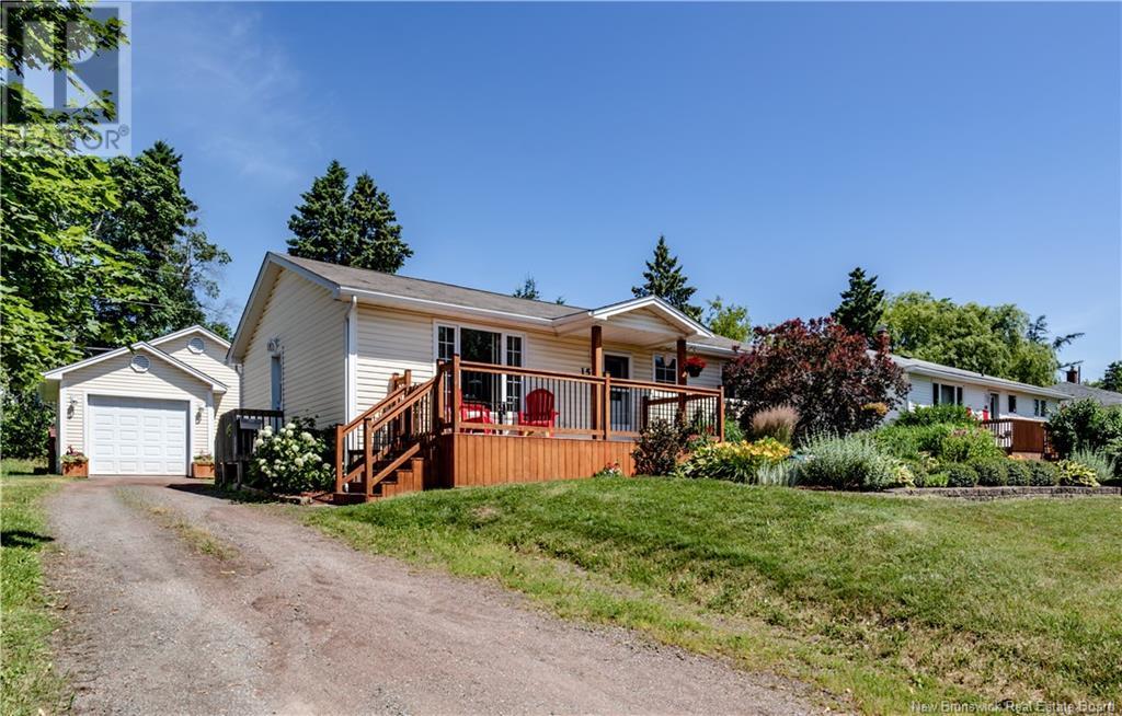 15 Highlandview, Moncton, New Brunswick  E1A 2K9 - Photo 1 - NB122587