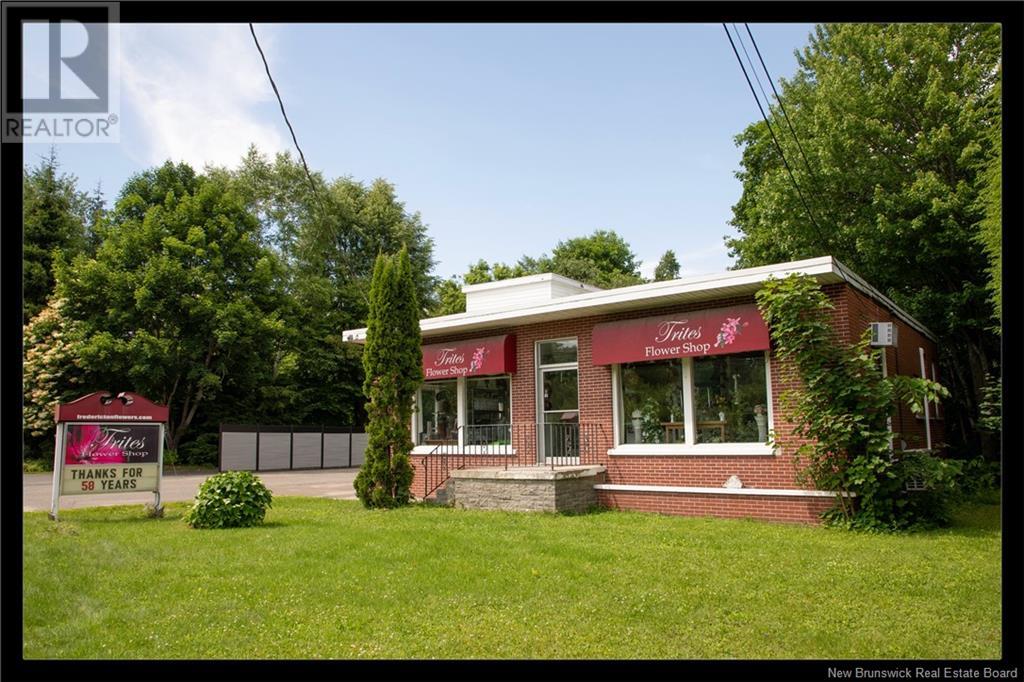 569 Woodstock Road, Fredericton, New Brunswick  E3B 2J2 - Photo 1 - NB122429