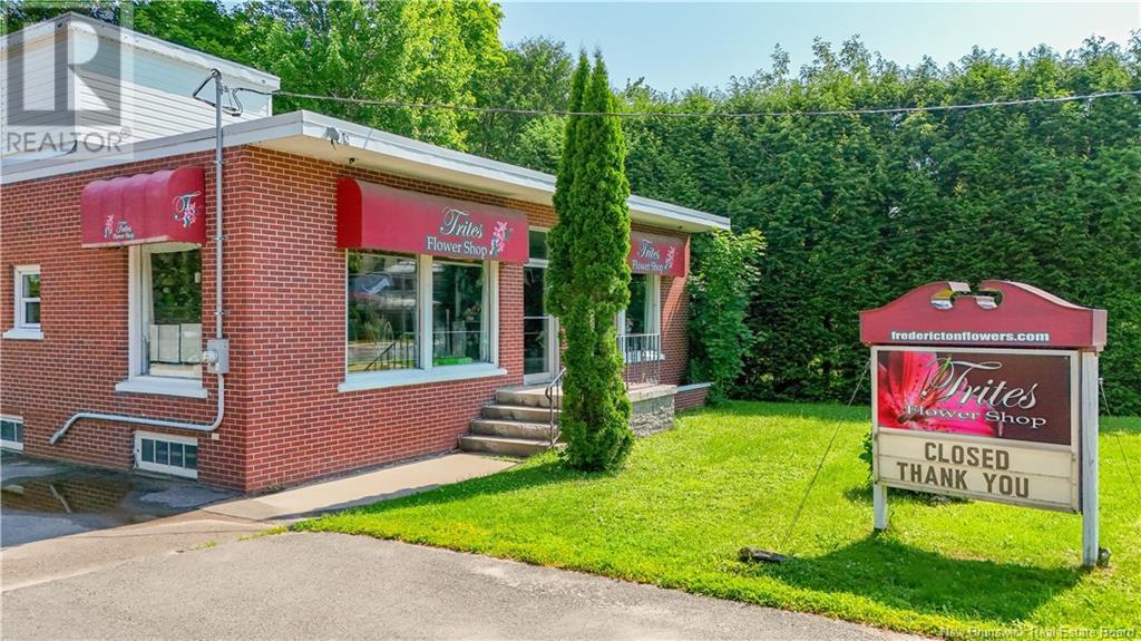 569 Woodstock Road, Fredericton, New Brunswick  E3B 2J2 - Photo 3 - NB122429