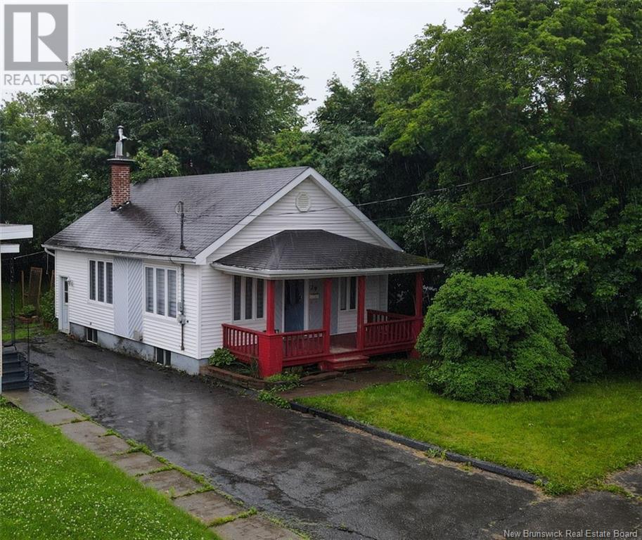 29 St-Jean Avenue, Edmundston, New Brunswick  E3V 1C7 - Photo 1 - NB122673