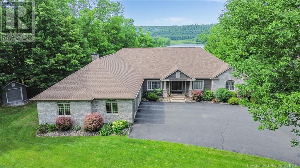 2885 Woodstock Road, Fredericton, New Brunswick  E3C 1R1 - Photo 2 - NB122728