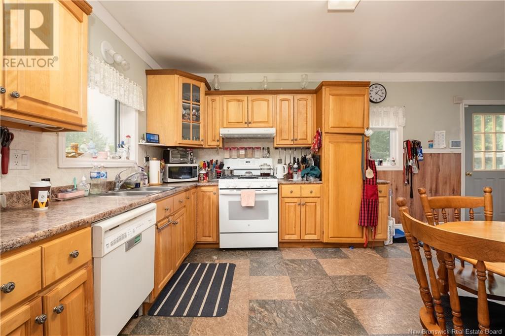 125 Elmwood Drive, Moncton, New Brunswick  E1A 1X2 - Photo 6 - NB122717