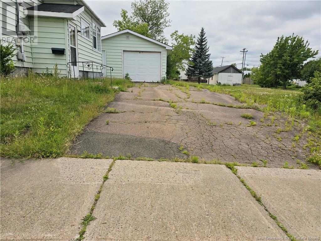 200 Waverley Avenue, Moncton, New Brunswick  E1C 7V4 - Photo 3 - NB122713
