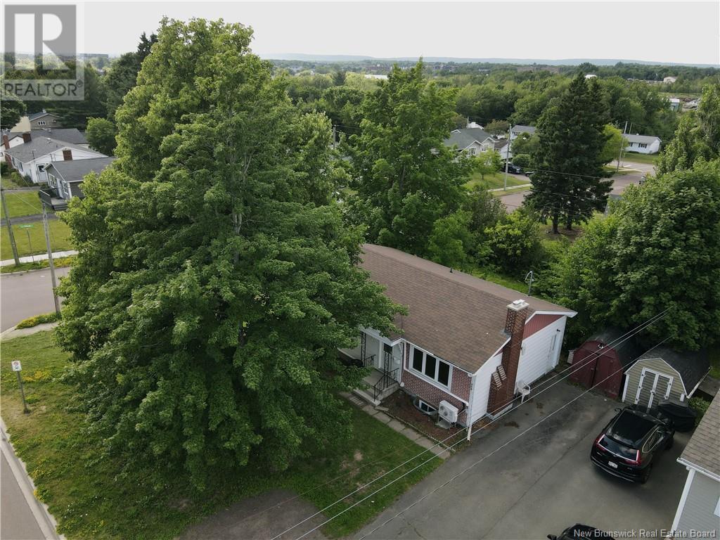 118 Drummond Street, Moncton, New Brunswick  E1A 2Z4 - Photo 2 - NB122784
