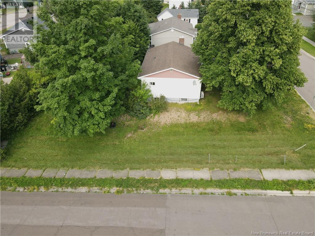 118 Drummond Street, Moncton, New Brunswick  E1A 2Z4 - Photo 3 - NB122784
