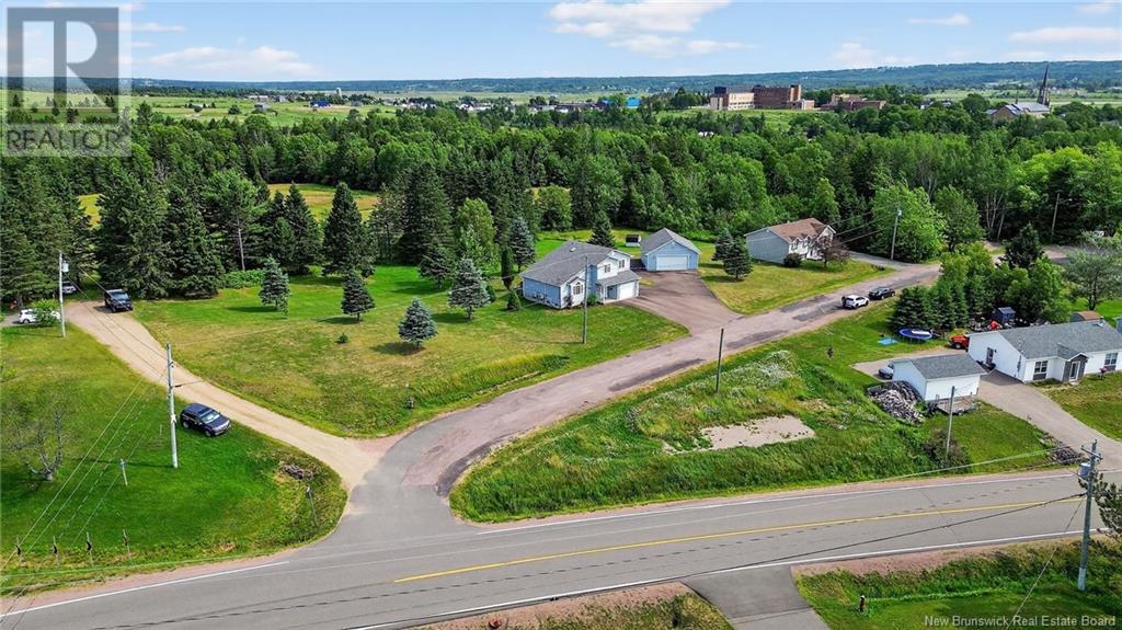250 Henri, Memramcook, New Brunswick  E4K 2H4 - Photo 7 - NB122819