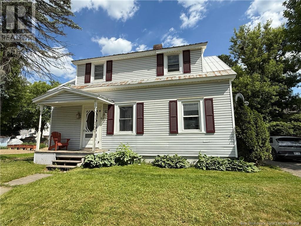 111 Queen Street, Woodstock, New Brunswick  E7M 2N1 - Photo 2 - NB122527