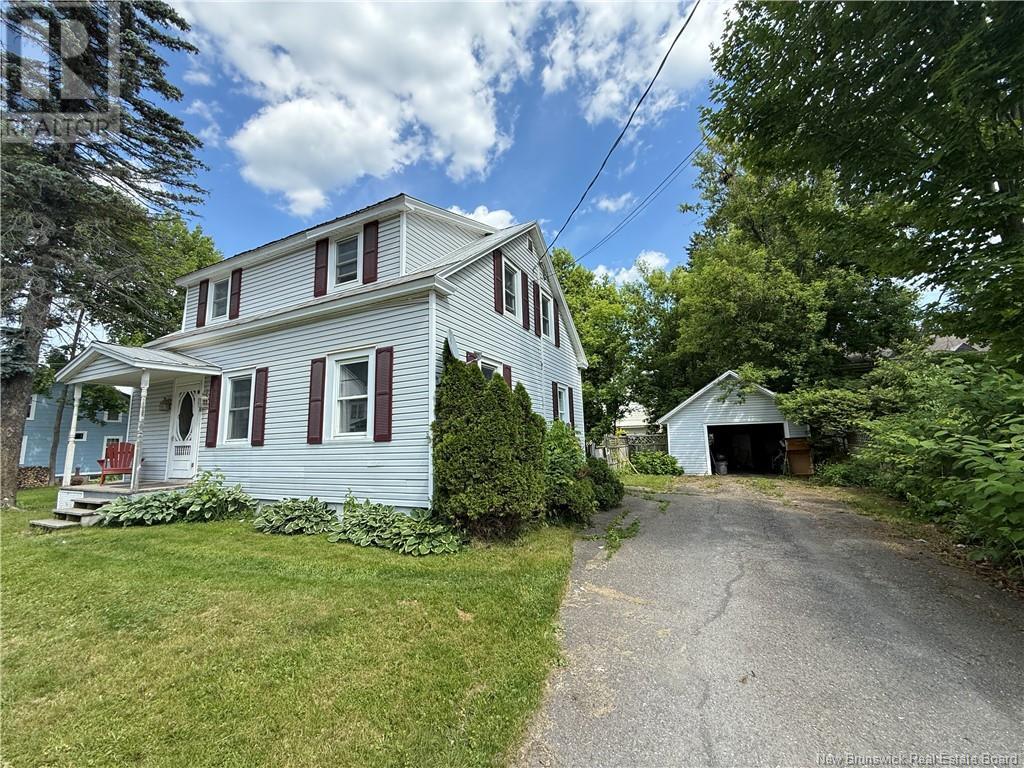 111 Queen Street, Woodstock, New Brunswick  E7M 2N1 - Photo 3 - NB122527