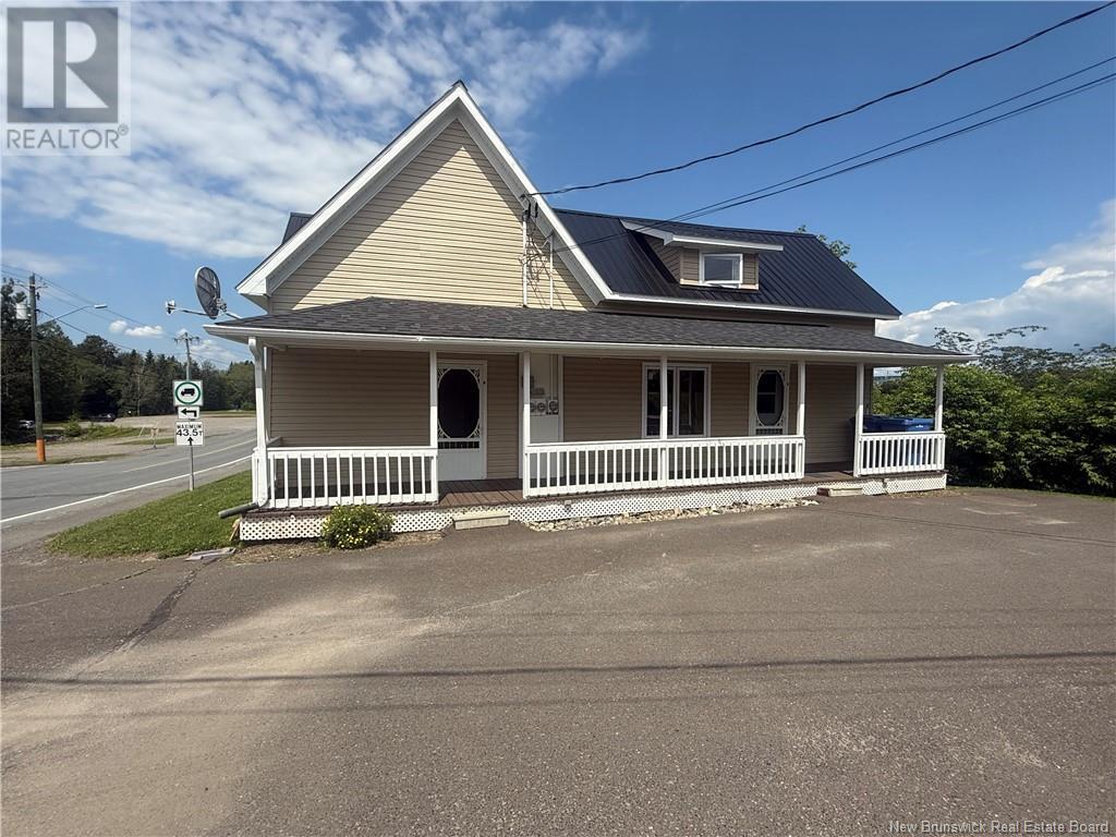 262 Main Street, Grand Falls, New Brunswick  E3Z 2V7 - Photo 3 - NB122937