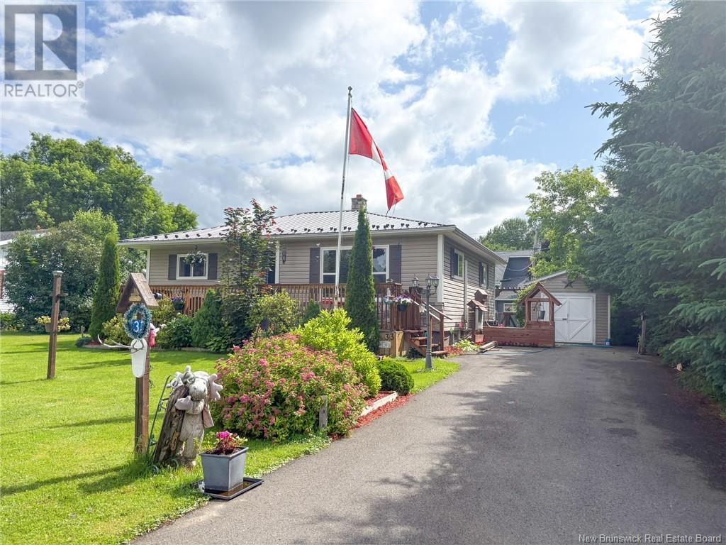 33 Centennial Crescent, Florenceville-Bristol, New Brunswick  E7L 1Z4 - Photo 1 - NB122143