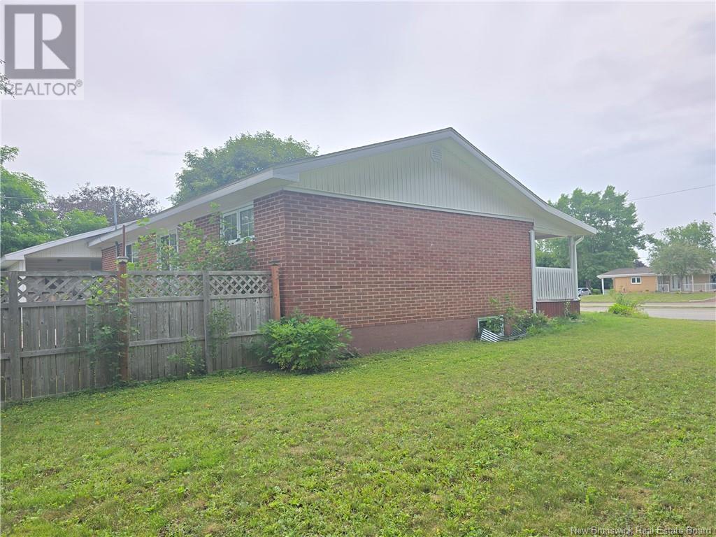 1055 Vanier, Bathurst, New Brunswick  E2A 3N4 - Photo 5 - NB123014
