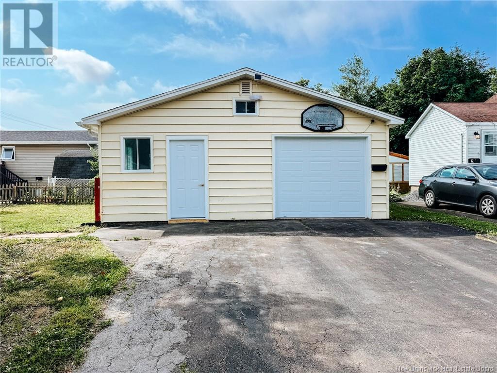 100 Oakland Avenue, Moncton, New Brunswick  E1C 7P1 - Photo 3 - NB123036