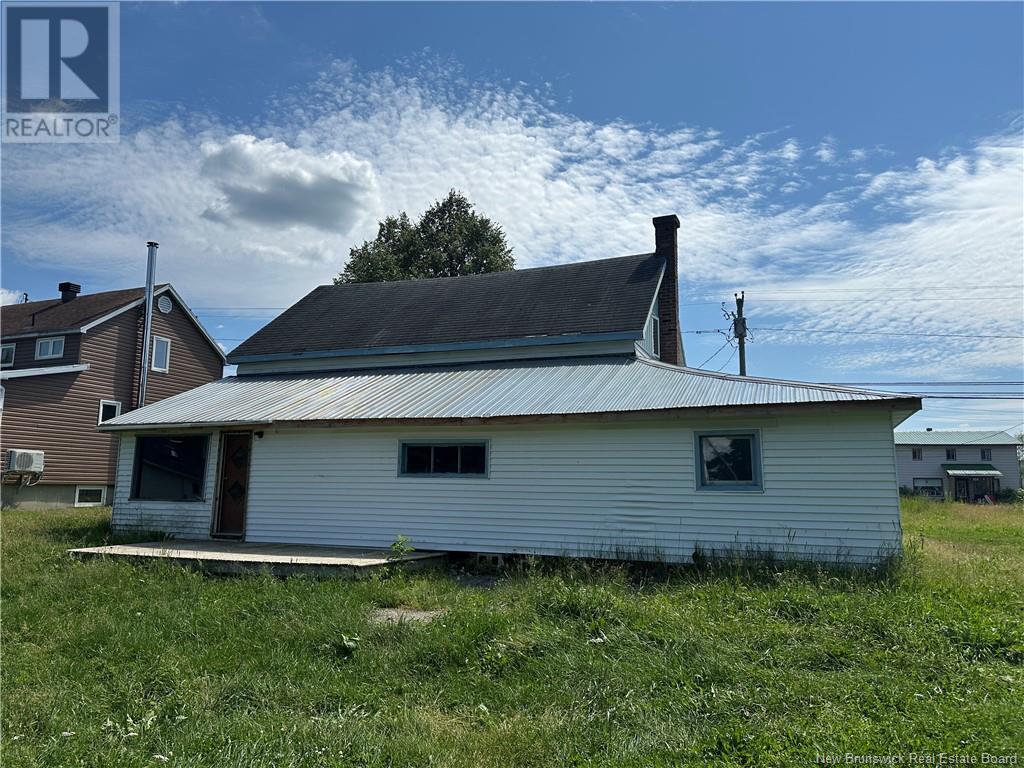 941 Principale, Edmundston, New Brunswick  E7C 1L6 - Photo 3 - NB123221