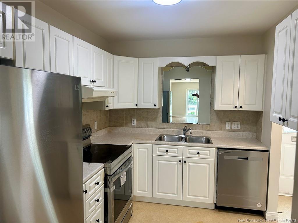 331 Mclaughlin Drive Unit# 10, Moncton, New Brunswick  E1A 4R3 - Photo 4 - NB123171