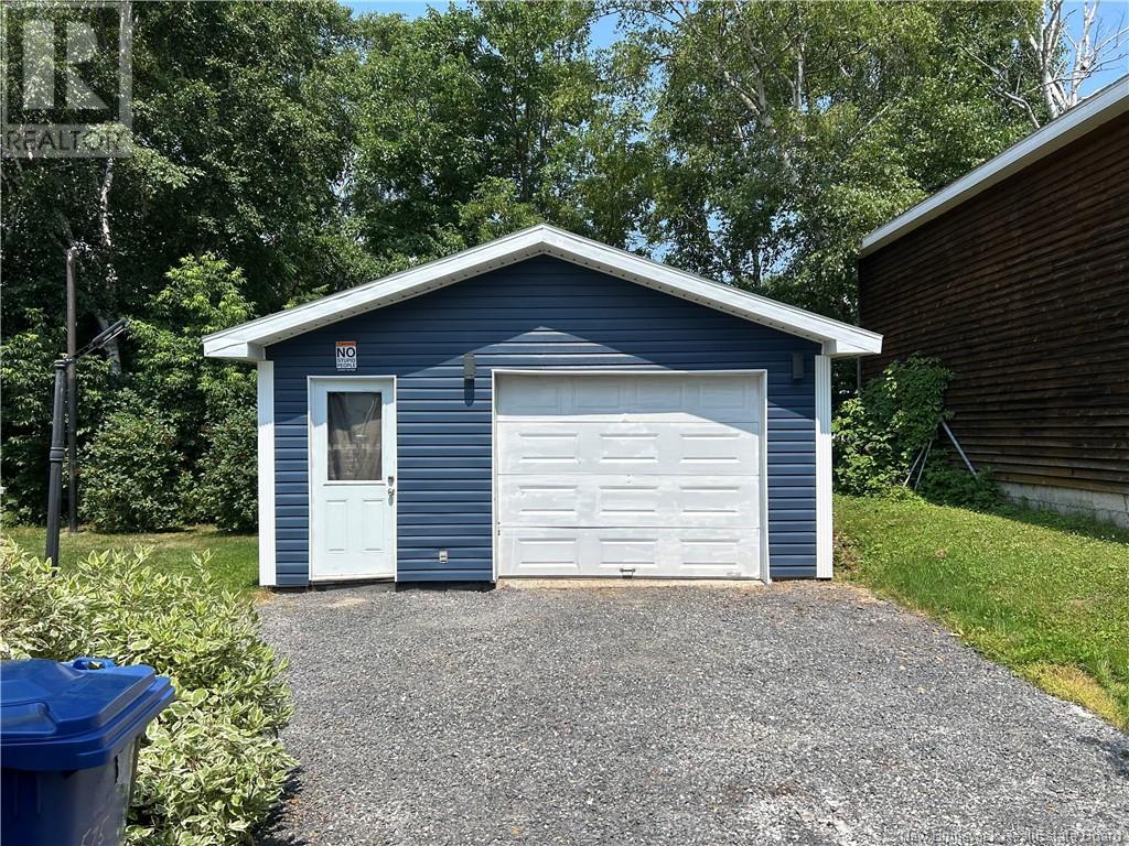 575 Gosnell Street, Bathurst, New Brunswick  E2A 2A4 - Photo 2 - NB123180