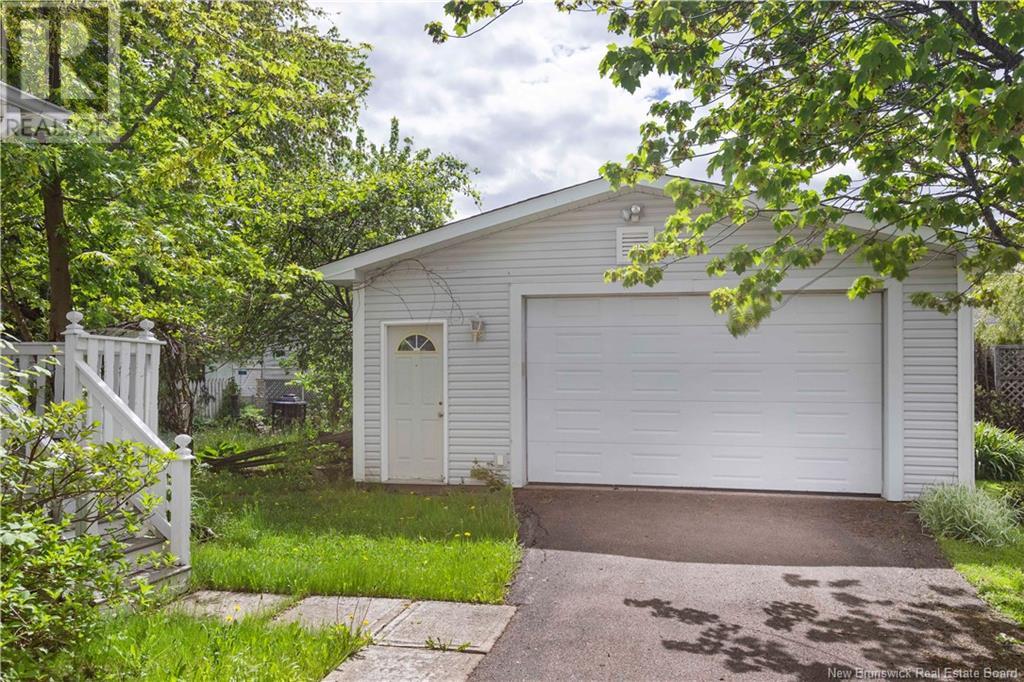 150 Second Avenue, Moncton, New Brunswick  E1C 7Y4 - Photo 3 - NB122305