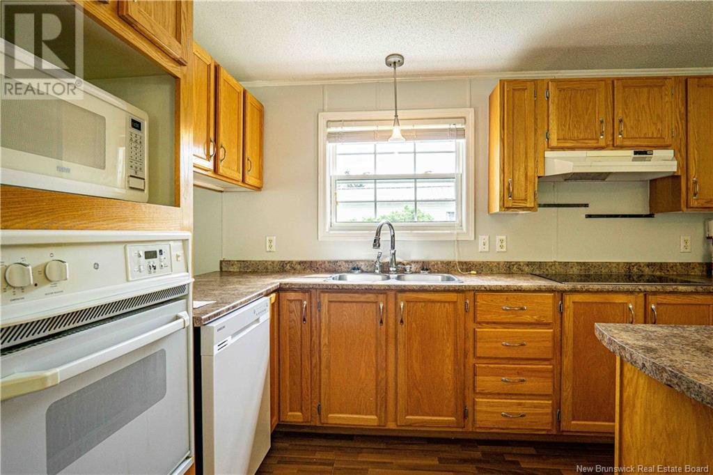188 Hedgeview Drive, Fredericton, New Brunswick  E3B 6S4 - Photo 5 - NB123380